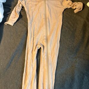 Kyte BABY Kids Pajamas Footies in Beige